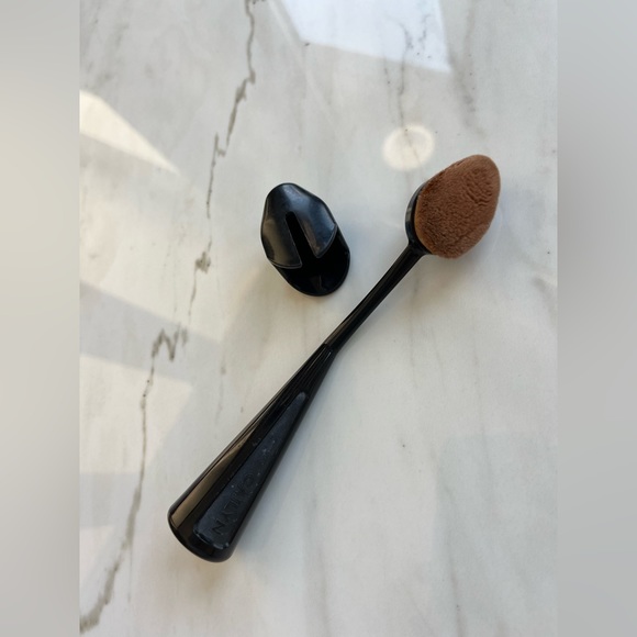 Make up brush - Picture 1 of 8